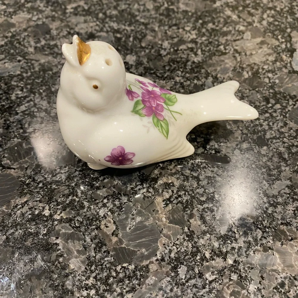Victorian Violet Salt & Pepper Shakers